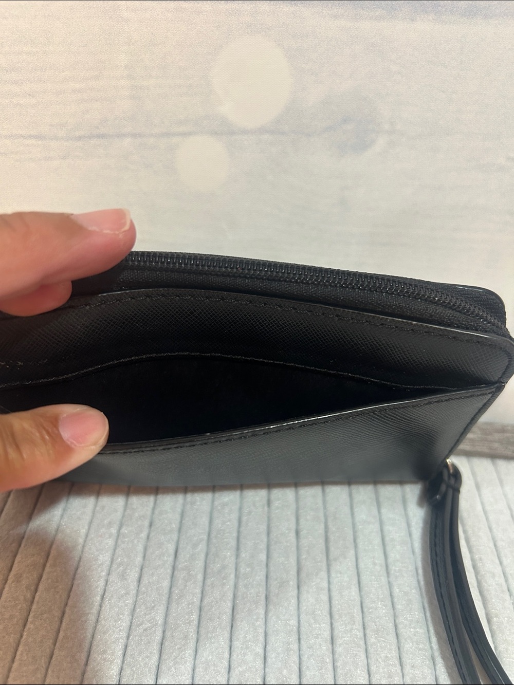 Coach Darcy leather east/west universal wristlet silver/ black F68079 - Picture 3 of 6